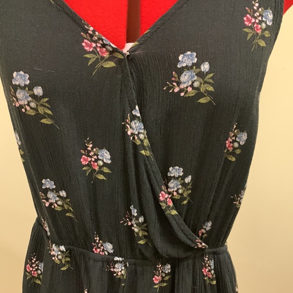 American Eagle ladies shorts romper - Picture 2 of 8